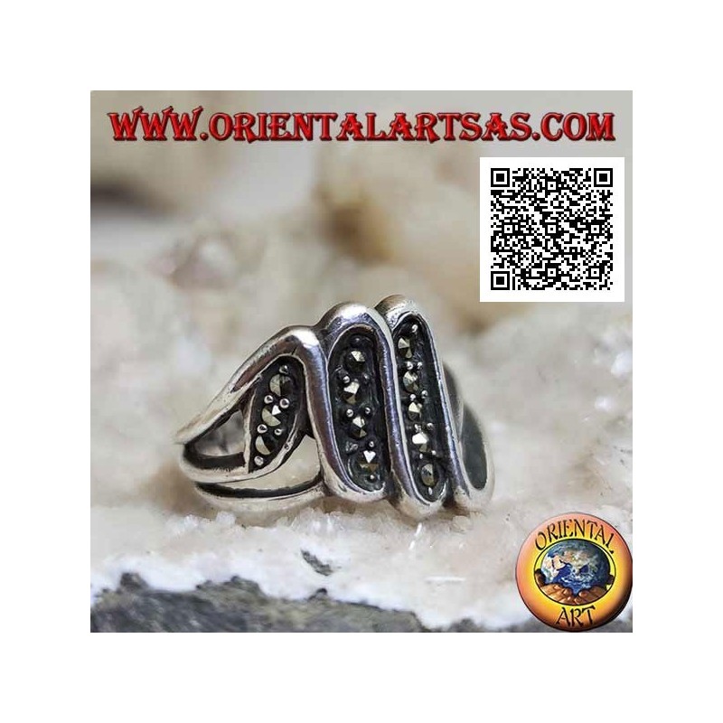 Anello in argento a tripla S a formare tre segmenti tempestati di marcassite