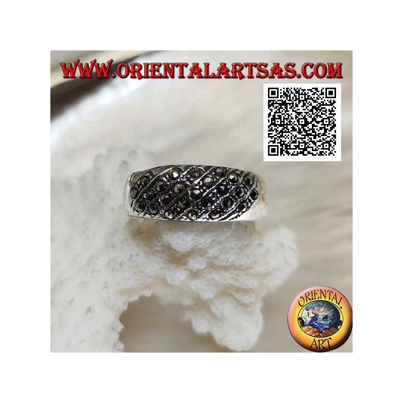 Bague large bande en argent avec lignes obliques en marcassite sur le devant