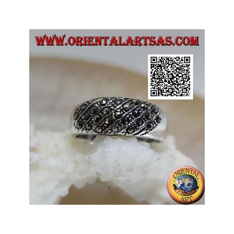 Bague large bande en argent avec lignes obliques en marcassite sur le devant