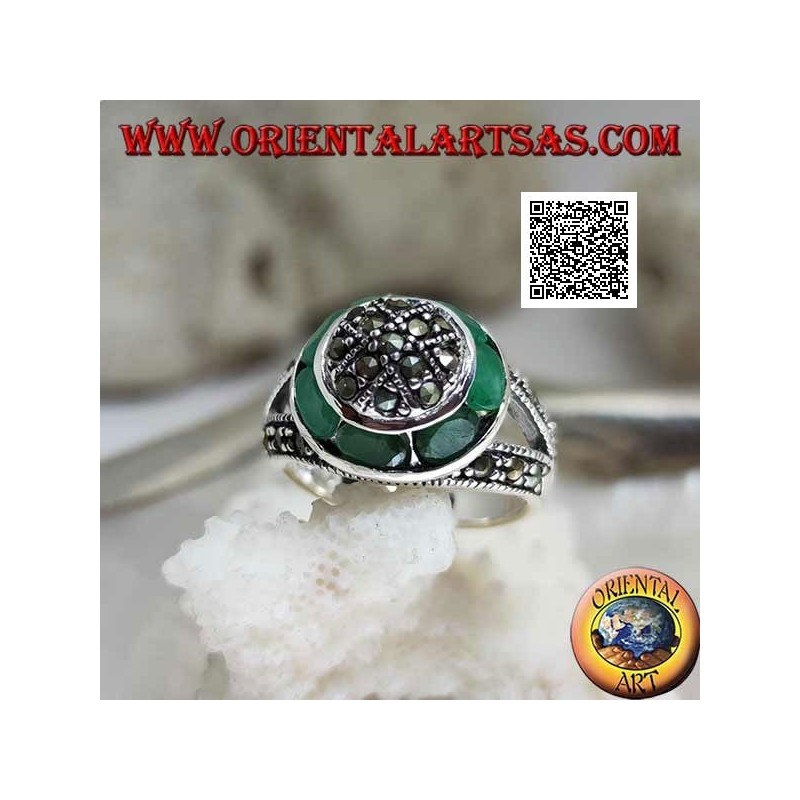 Anillo de plata con cúpula tachonada de marcasita y anillo circular de esmeralda ovalada natural