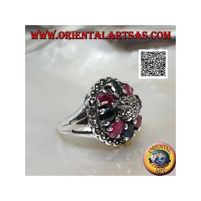 Anillo de plata con rubíes ovalados naturales y zafiros engastados con maracsita central en la cúpula y alrededor