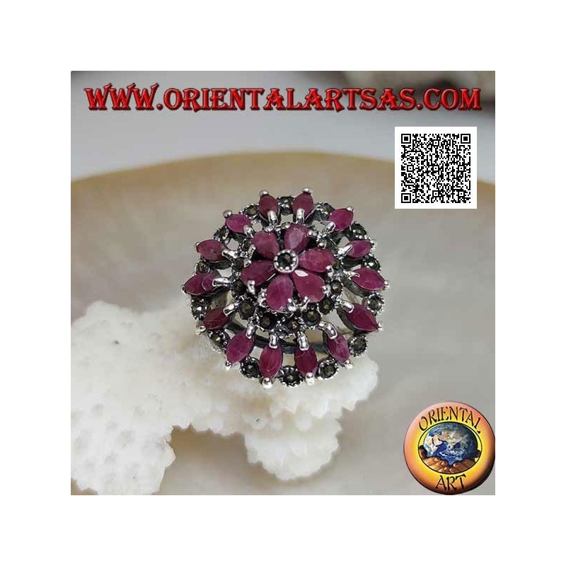 Anillo de plata en forma de gran rosetón con rubíes lanzadera naturales y marcasita alternando en círculos