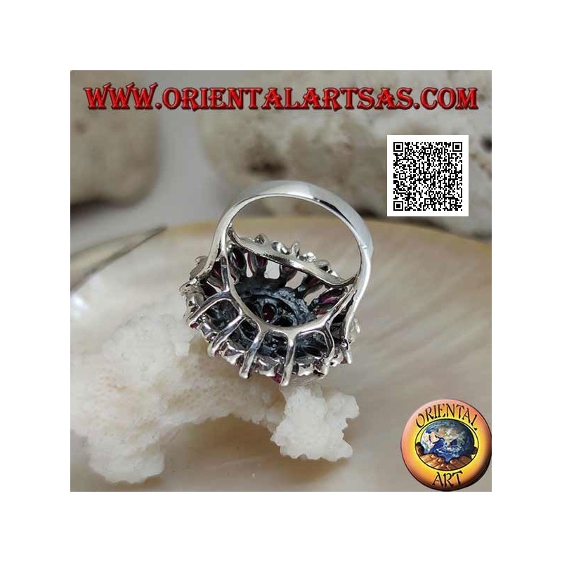 Bague en argent en forme de grande rosace avec rubis navettes naturels et marcassite alternant en cercles