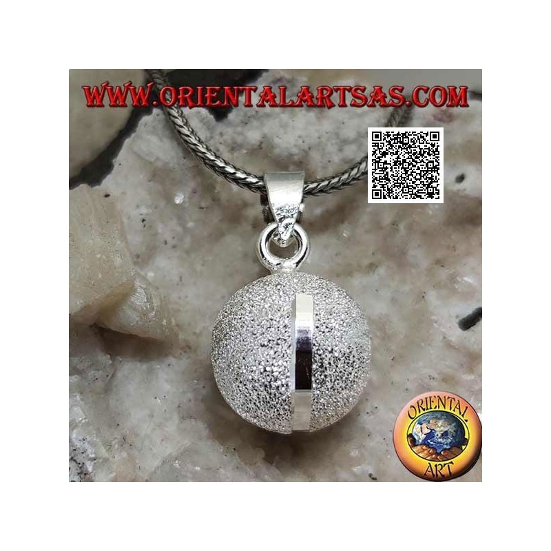 Sandblasted "Call of the Angels" silver pendant with four diamond-worked bands (Ø 16mm.)