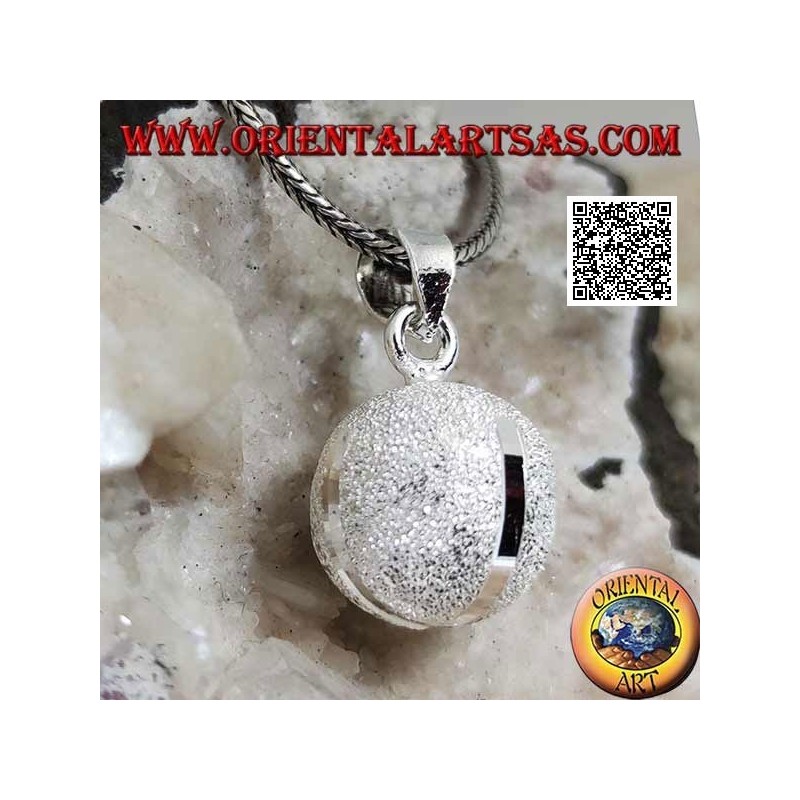 Sandblasted "Call of the Angels" silver pendant with four diamond-worked bands (Ø 16mm.)