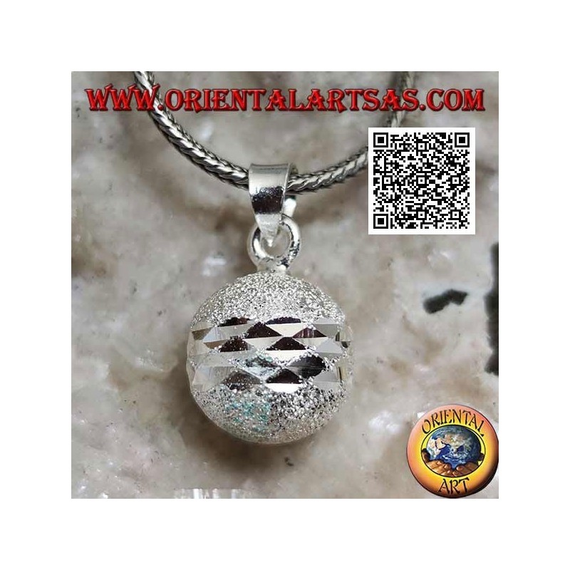 Pendentif en argent sablé "Call of the Angels" taillé dans un anneau double diamant (Ø 16mm.)