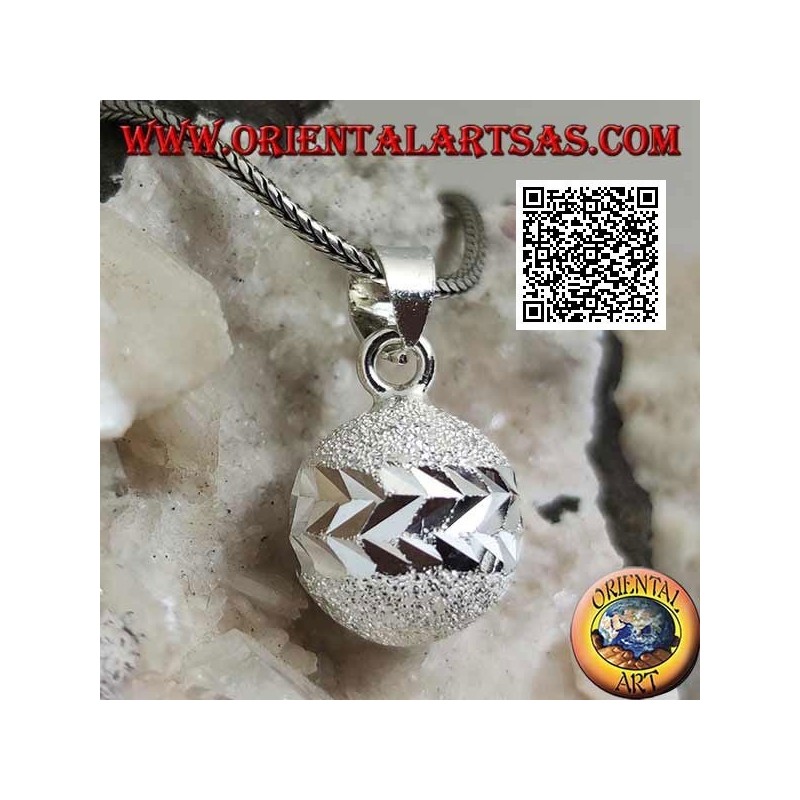 Pendentif en argent sablé "Call of the Angels" taillé dans un anneau double diamant (Ø 16mm.)