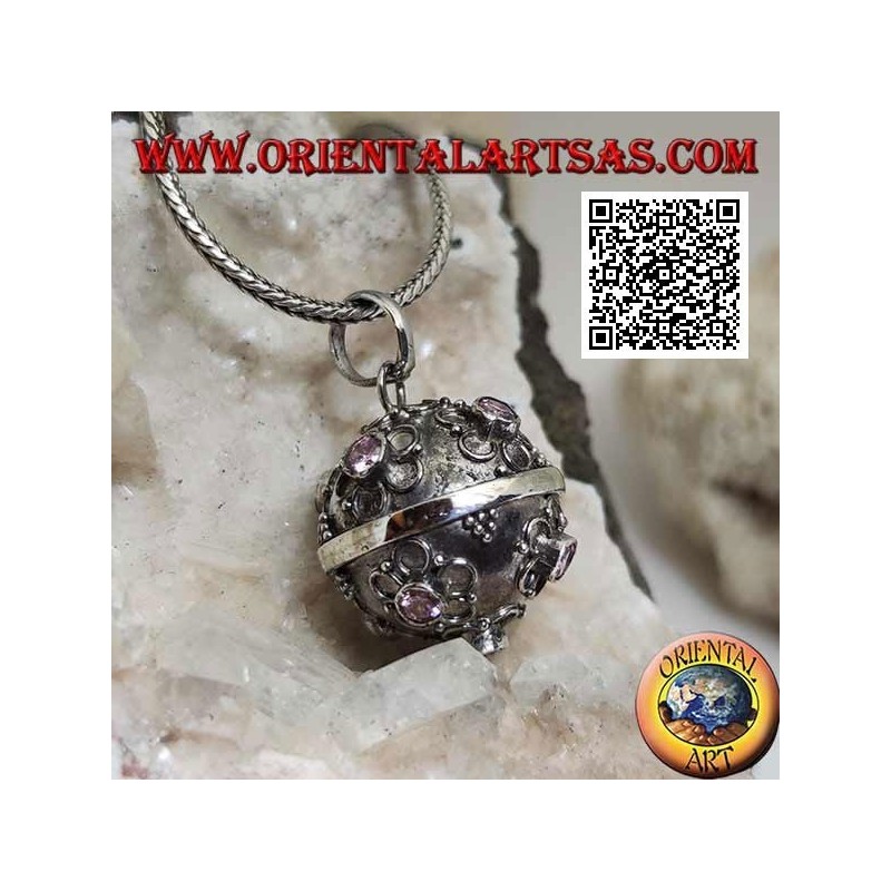 Pendentif en argent "Call of the Angels" avec fleurs en relief et zircon rose central (Ø 20mm.)