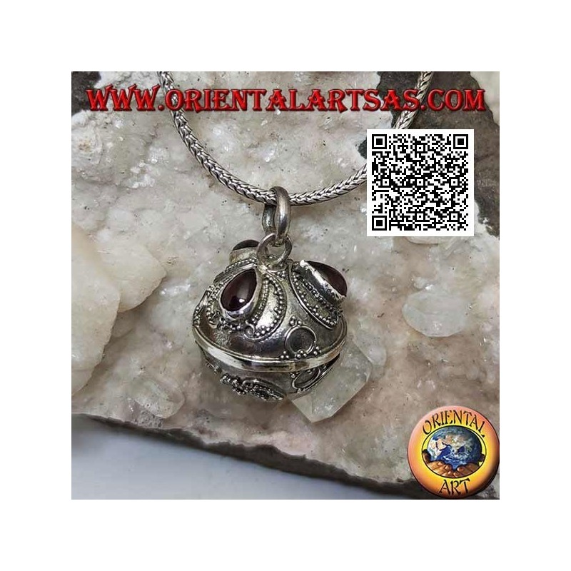 Pendentif en argent "Appel des Anges" à décor floral et grenats goutte (Ø 20mm.)