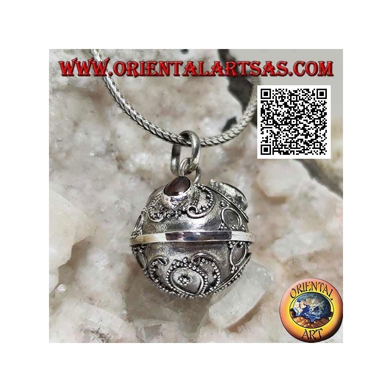 Colgante de plata "Call of the Angels" con decoración floral y granates gota (Ø 20mm.)