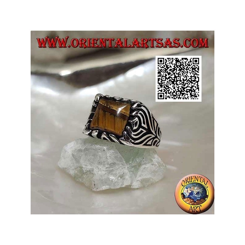 Anillo de plata con ojo de tigre cuadrado y flor grabada a los lados