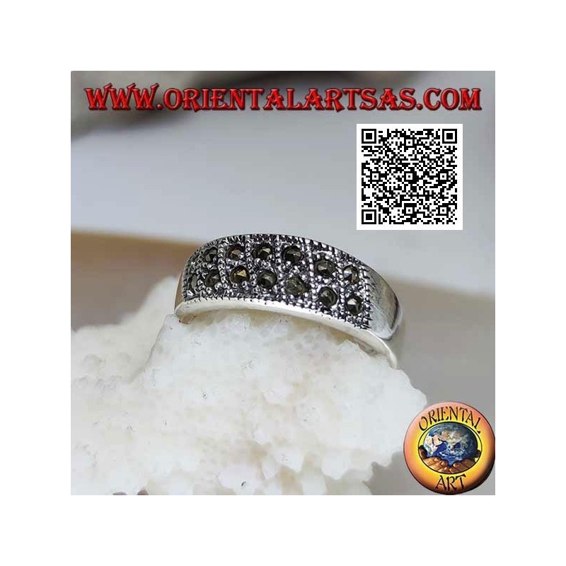 Anillo de plata con filas de dos marcasitas oblicuas en el frente