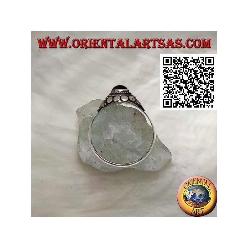 Anillo de plata con esfera de ónix y placas de oro en los laterales