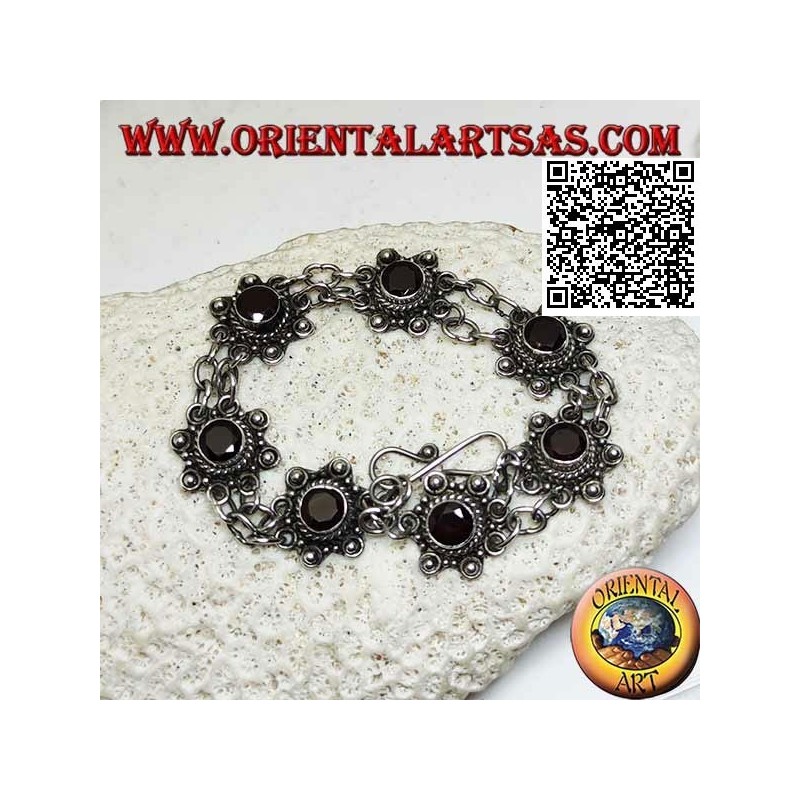 Bracelet en argent de 7 fleurs avec grenat rond facetté central réuni par deux chaînes