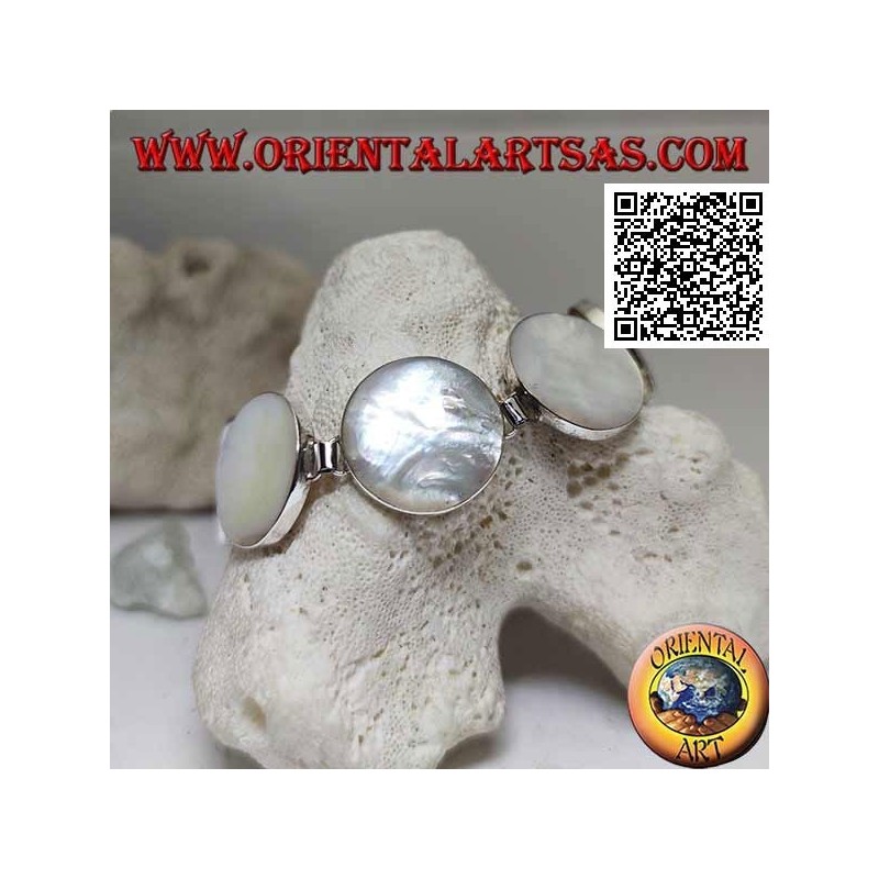 Pulsera de plata con 4 nácar redondos y 2 triangulares en los extremos