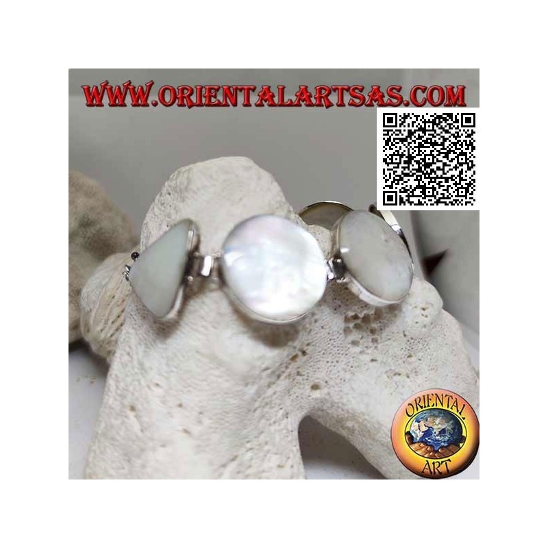 Pulsera de plata con 4 nácar redondos y 2 triangulares en los extremos