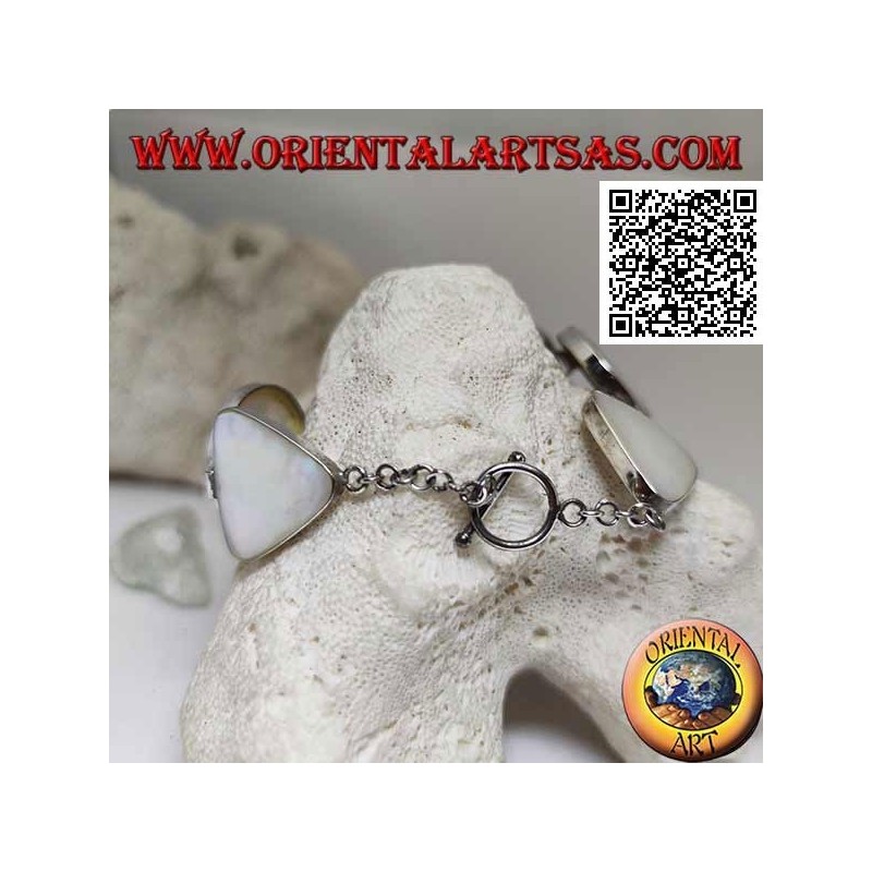 Bracelet en argent avec 4 nacres rondes et 2 triangulaires aux extrémités