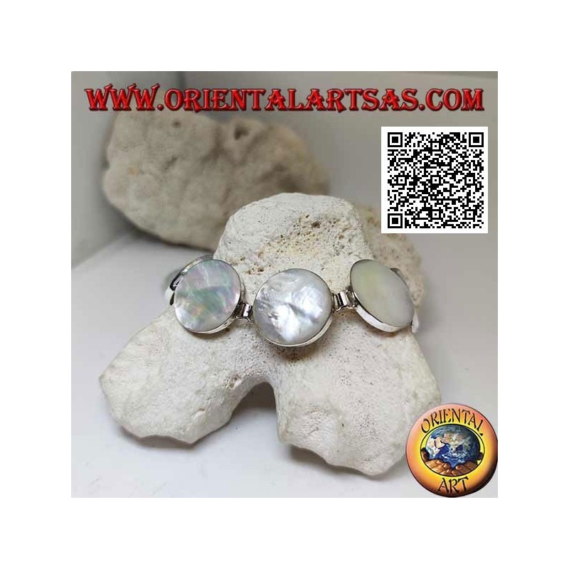 Bracelet en argent avec 4 nacres rondes et 2 triangulaires aux extrémités