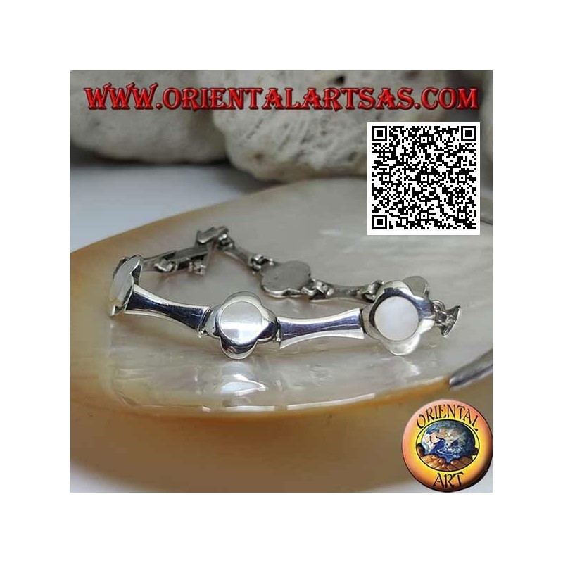 Bracciale in argento con 5 fiori con madreperla centrale alternati a piastrine rettangolari concave