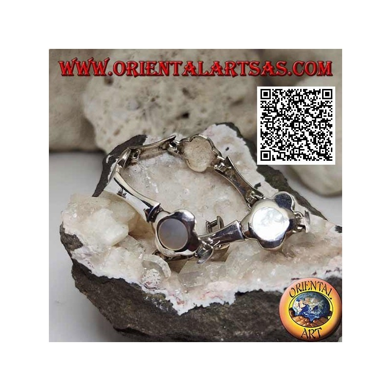 Bracciale in argento con 5 fiori con madreperla centrale alternati a piastrine rettangolari concave