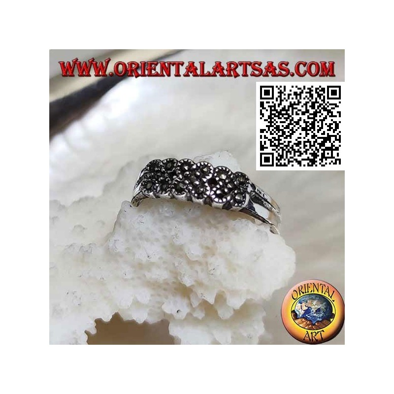 Anillo de plata con tres cruces de marcasita