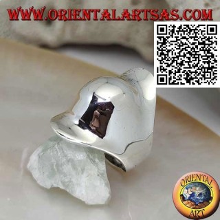 Bague en argent lisse en forme de casquette d'armure