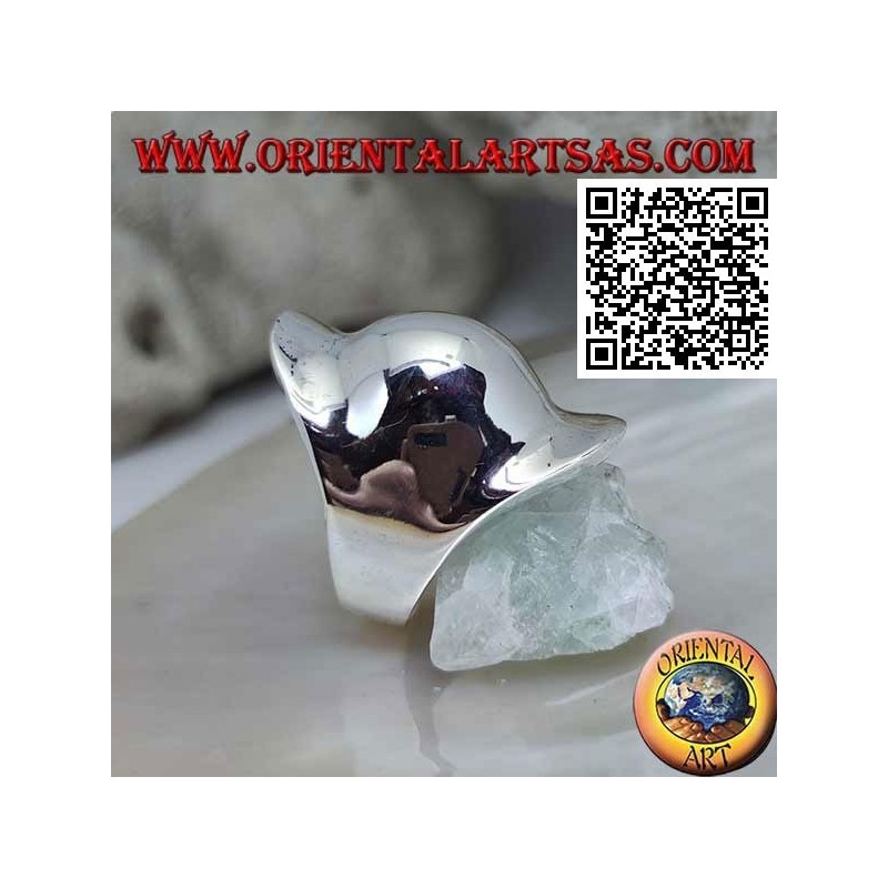 Anillo plateado liso en forma de gorro de armadura