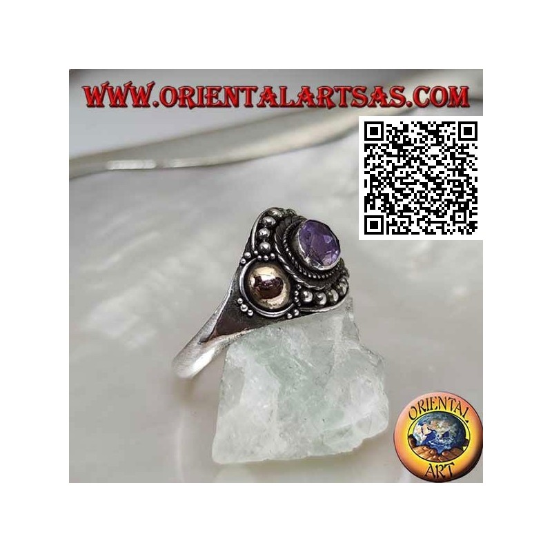 Anello in argento con ametista ovale, palline e fogli a dischetti d'oro