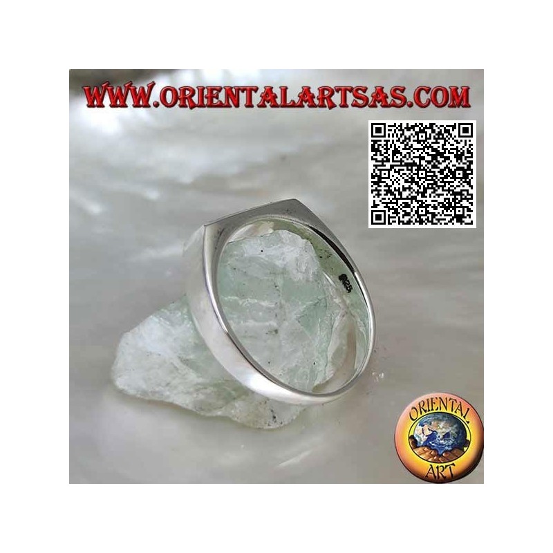 Bague en argent avec nacre rectangulaire horizontale près du bord sur une monture lisse