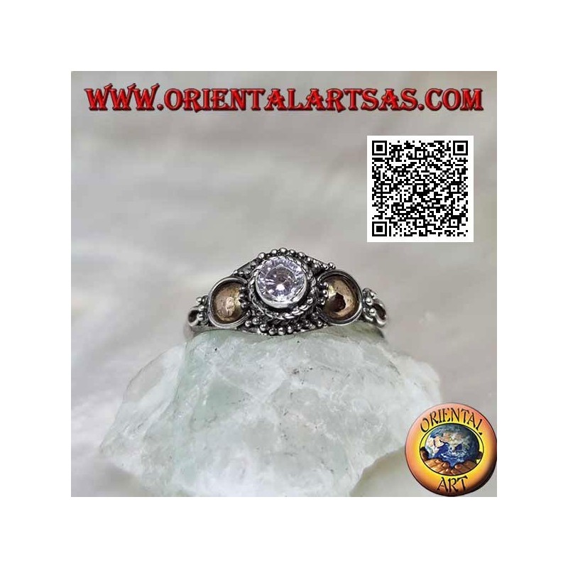 Anillo étnico de plata con circonitas redondas y discos de oro