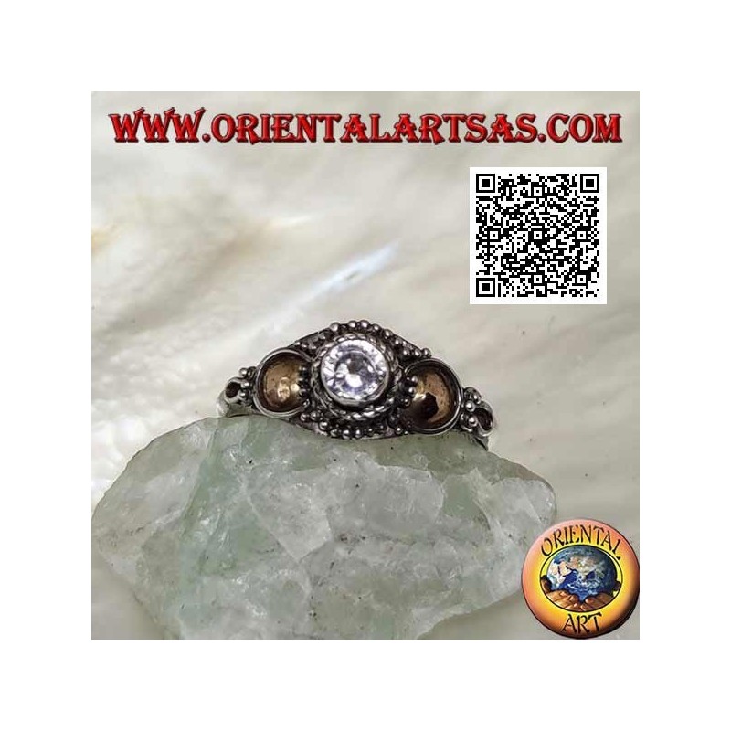 Anillo étnico de plata con circonitas redondas y discos de oro