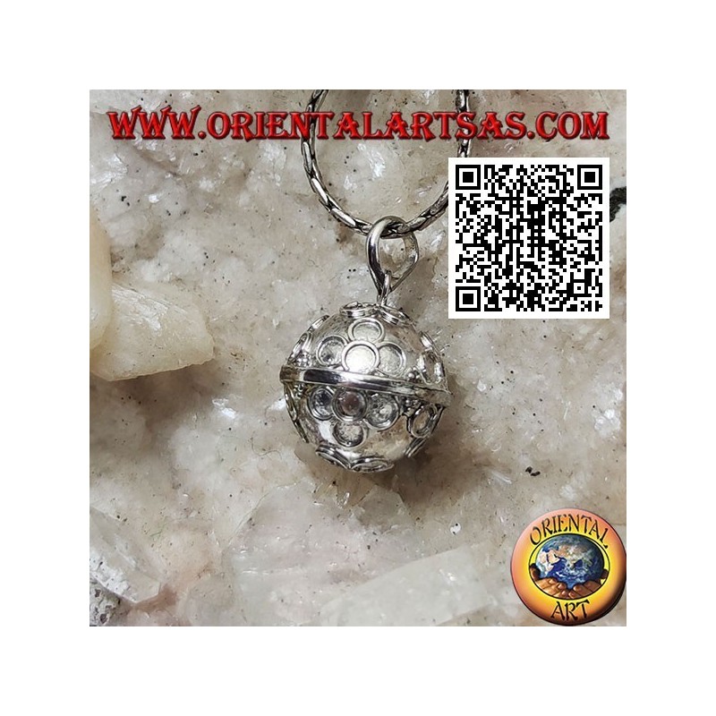 Pendentif en argent "Call of the Angels" avec des cercles de fleurs en relief (Ø 12mm.)