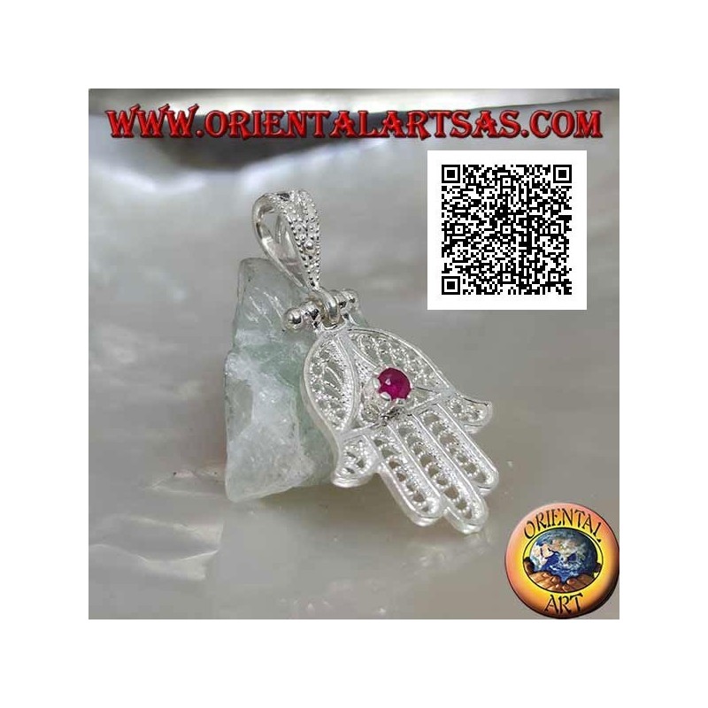 Pendentif Main de Fatima en argent à décor ethnique perforé et parure zircon rubis