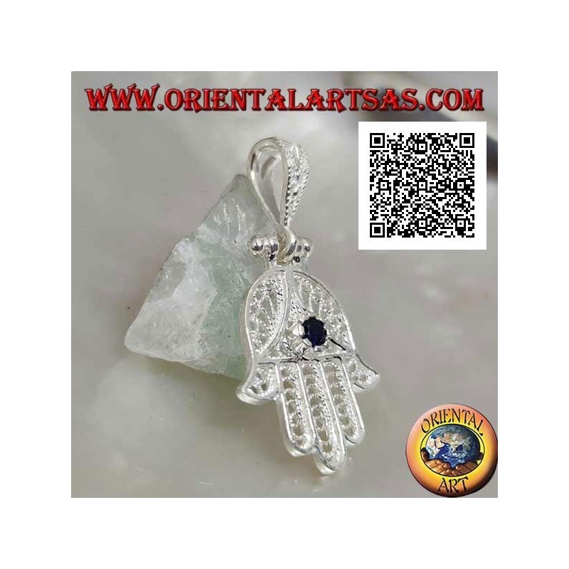 Ciondolo in argento mano di Fatima a decorazione etnica traforata e zircone color zaffiro incastonato