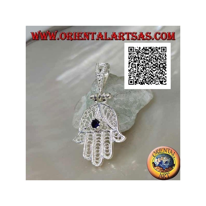 Ciondolo in argento mano di Fatima a decorazione etnica traforata e zircone color zaffiro incastonato