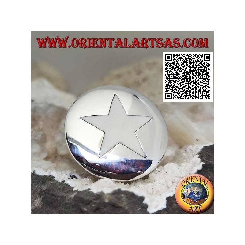 Bague en argent avec étoile en nacre sur grande plaque ronde lisse