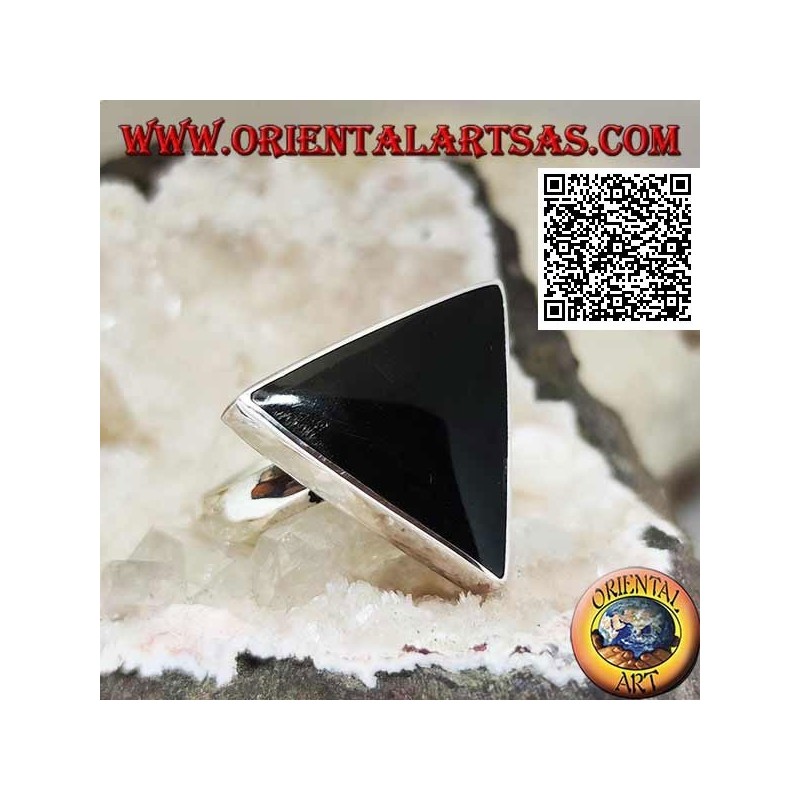 Anillo de plata con gran ónix triangular engastado en borde liso
