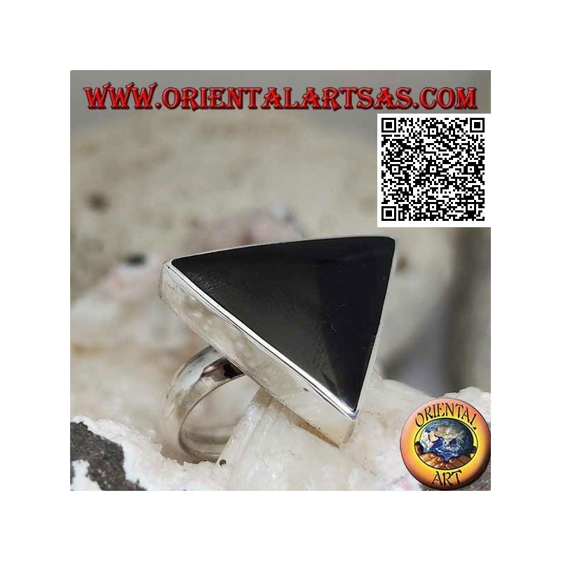 Anello in argento con onice grande triangolare incastonata a filo bordo liscio