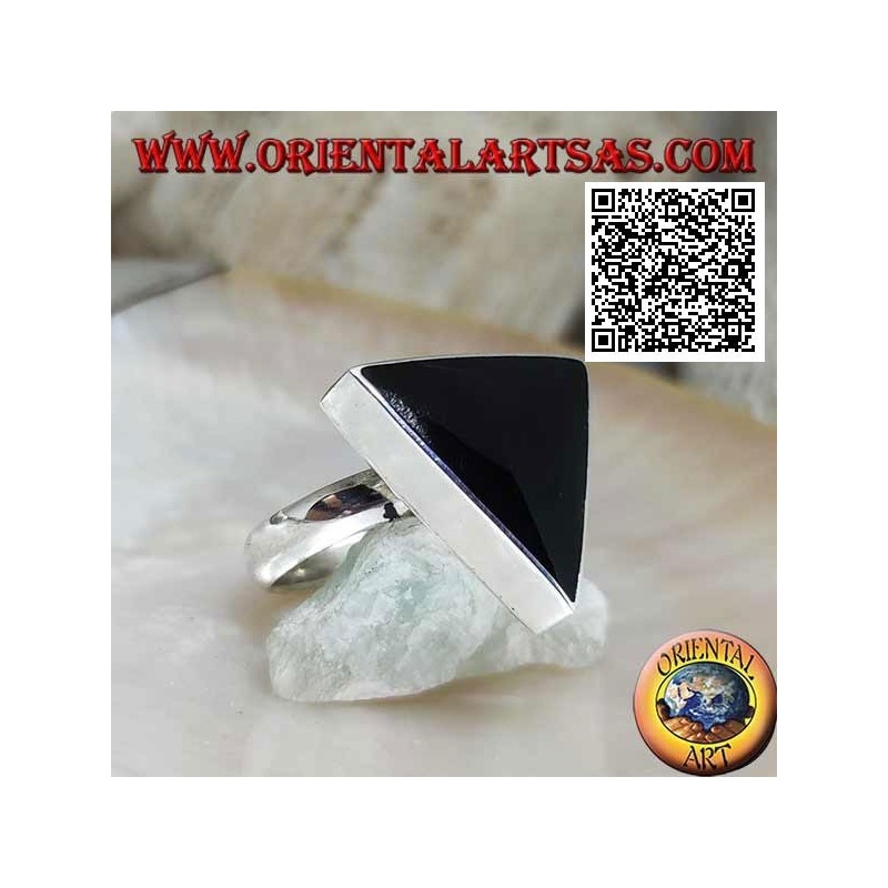 Anello in argento con onice grande triangolare incastonata a filo bordo liscio