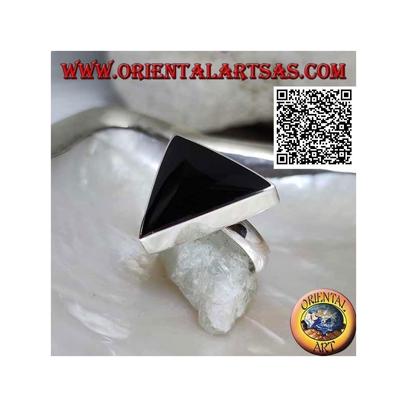 Anello in argento con onice grande triangolare incastonata a filo bordo liscio