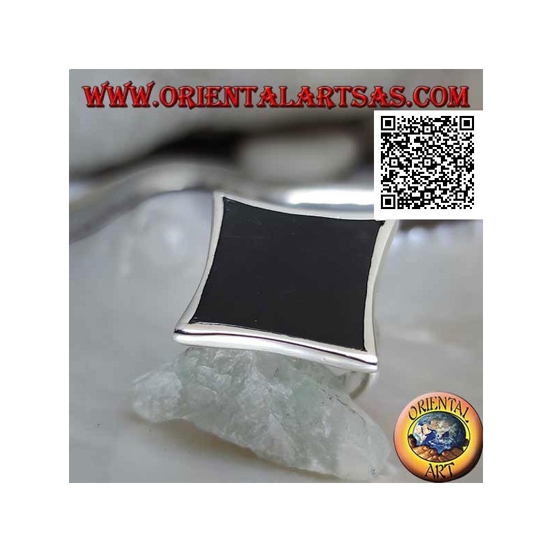 Anillo de plata con ónix rectangular cóncavo estrecho en los lados con borde liso