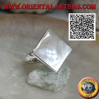 Anillo de plata con nácar rombo equilátero engastado con borde liso