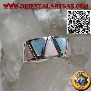 Anello in argento fascia liscia con madreperle multicolor triangolari incastonate a filo 