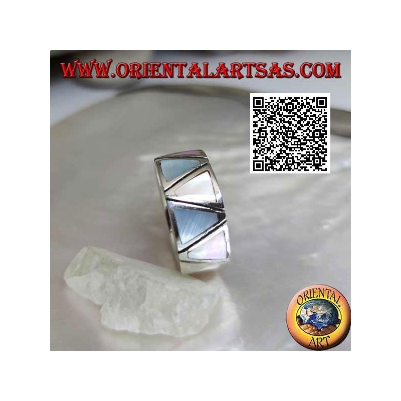 Anello in argento fascia liscia con madreperle multicolor triangolari incastonate a filo