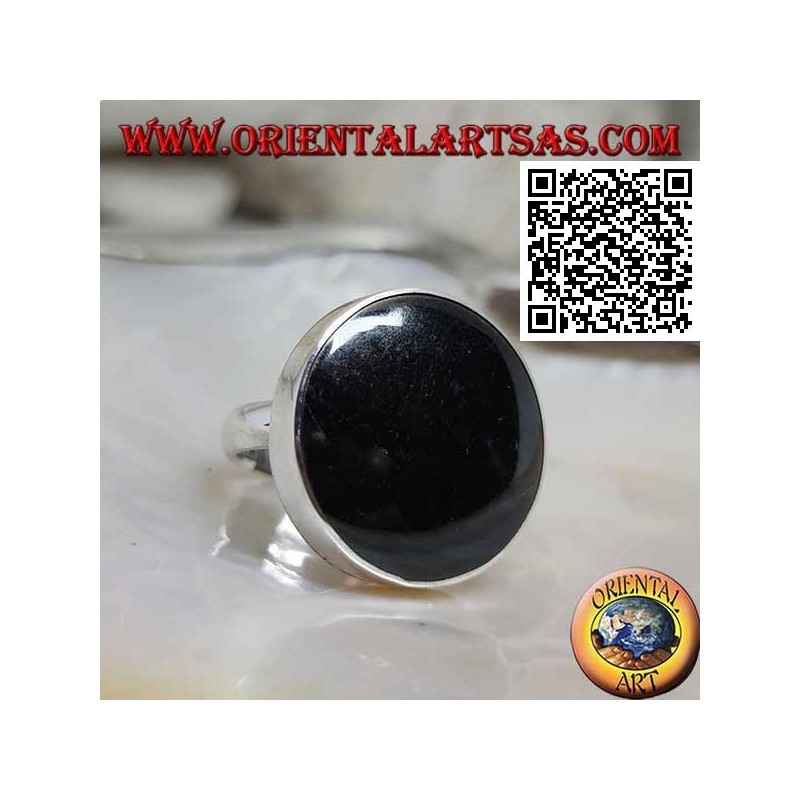 Silver ring with large round onyx set with smooth edge