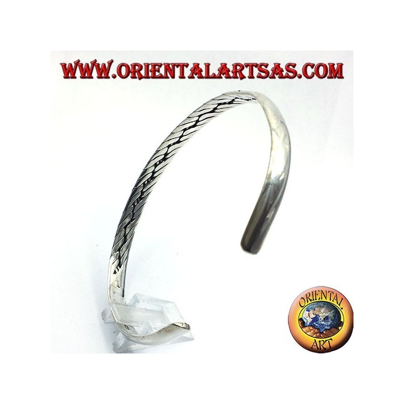 bangle avec de l'argent à la main tressée