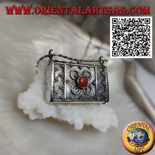 Colgante de caja de plata en forma de bolso con adornos en relieve y coral tibetano central
