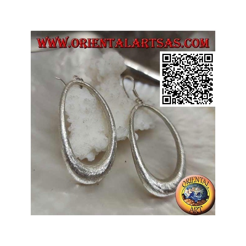 Pendientes de plata satinada con colgante ovalado creciente