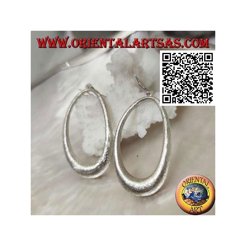 Satin silberne Ohrringe mit oval wachsendem Anhänger