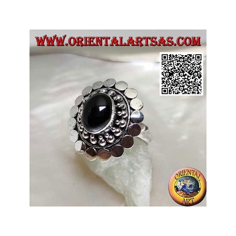 Bague en argent avec cabochon ovale onyx entouré de boules et de disques